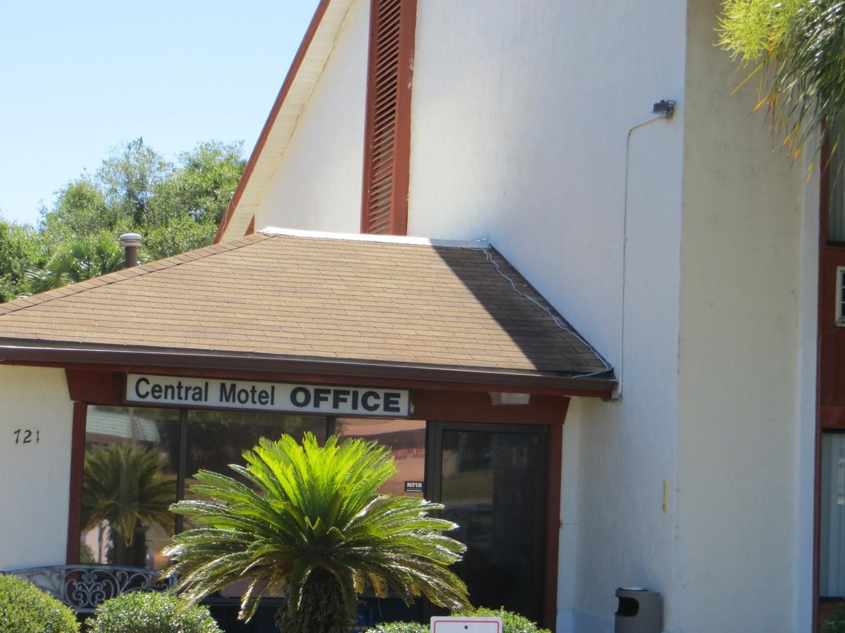 - Motel