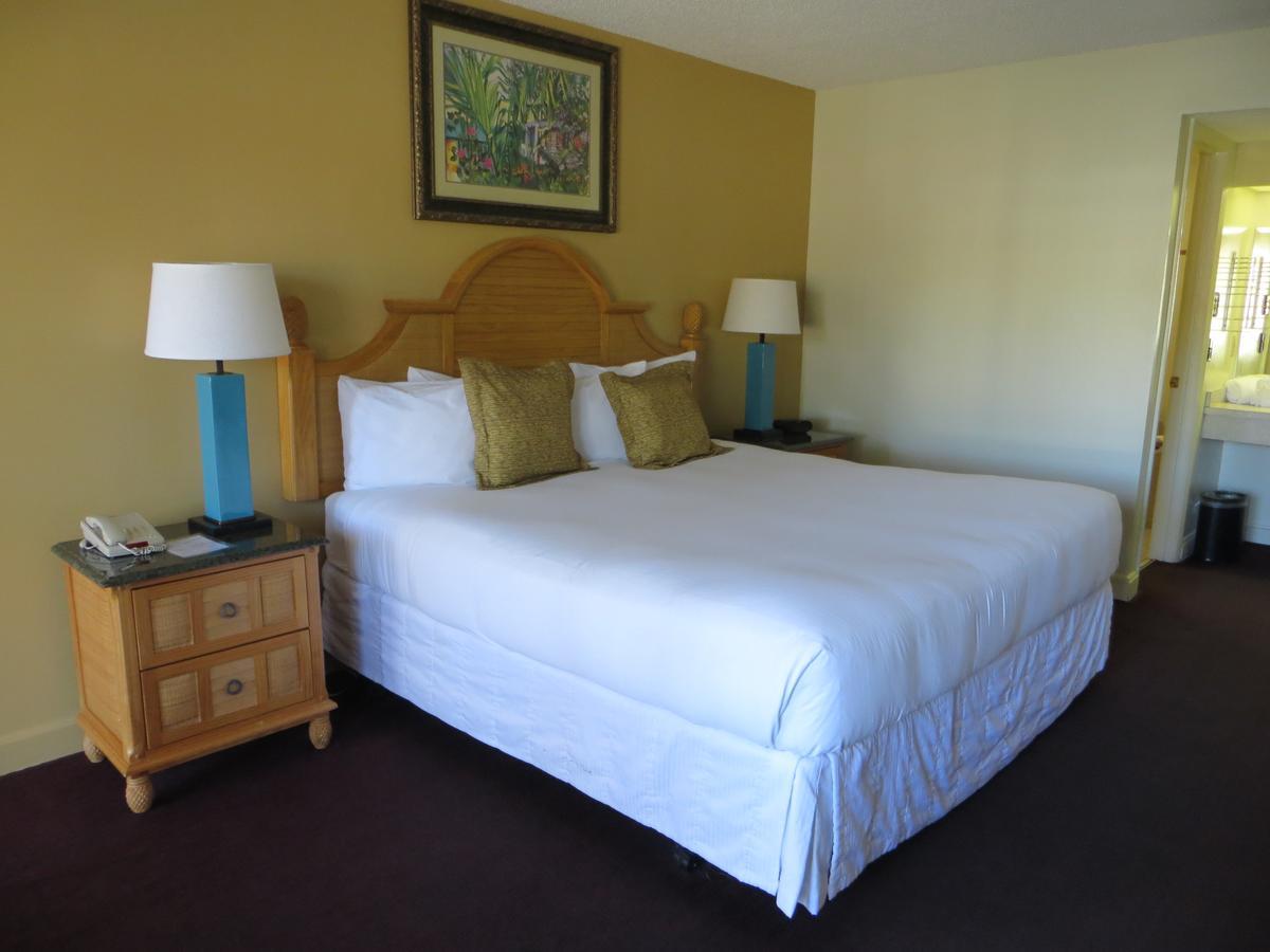 - Motel